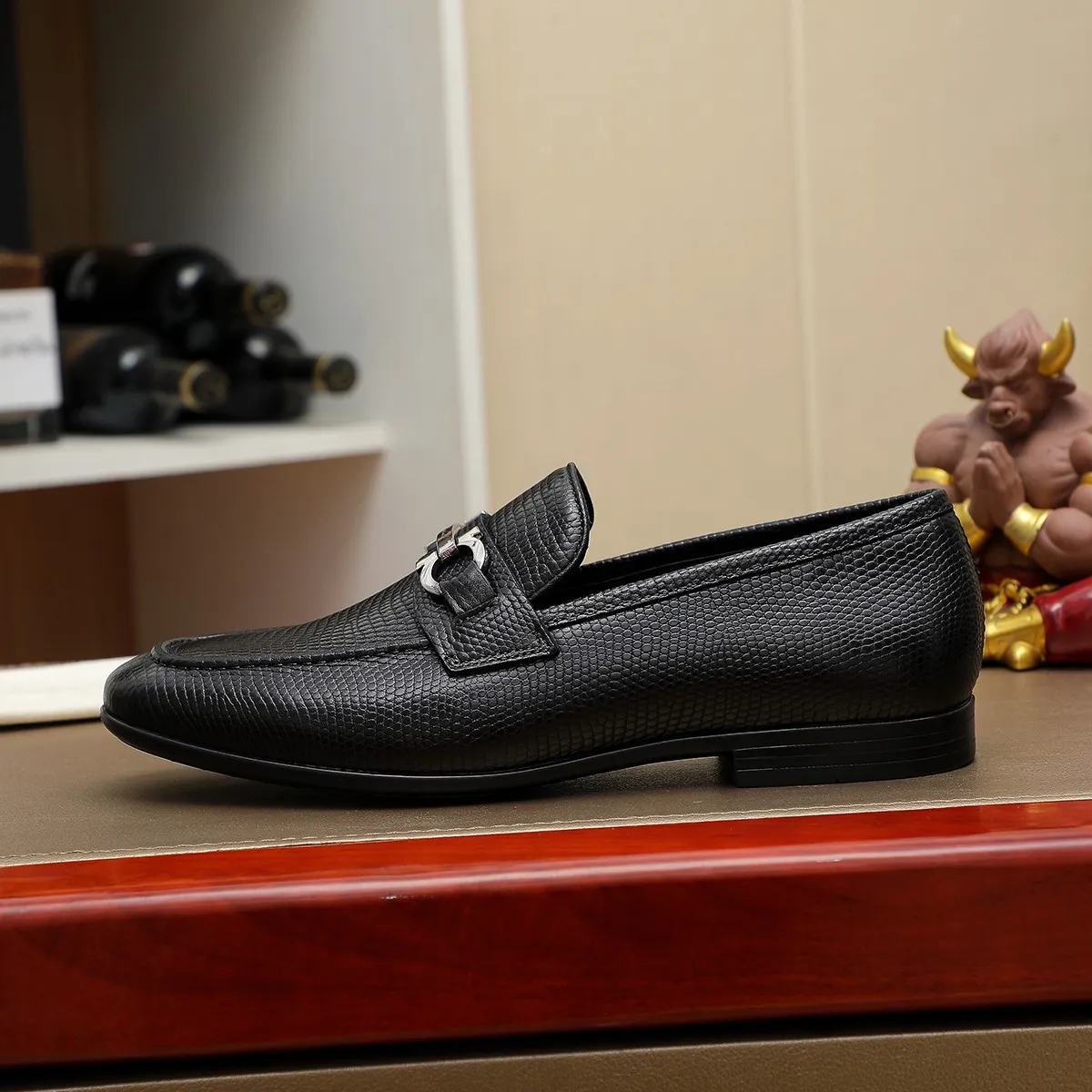 Men's shoes 250 🕷🕷🐂【Ferragamo】Ferragamo Popular fashionable casual shoes🇨🇳Official website counter 1:1 production, original mold opening💯Good quality can be seen, imported high-end first-layer pebbled calfskin, water-dyed🐂leather lining🌿very clear texture, high-quality waterproof, non-slip and wear-resistant outsole🎋high quality and low price, truly handmade🍓, color optional! Code number 38-44 (45. To be customized)